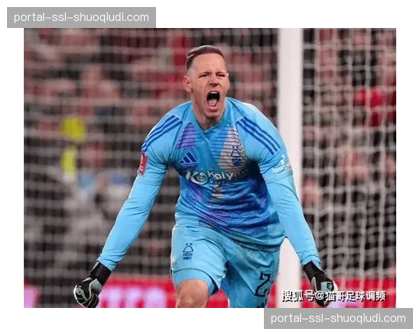 争议瞬间：VAR复核后取消诺丁汉森林点球判罚